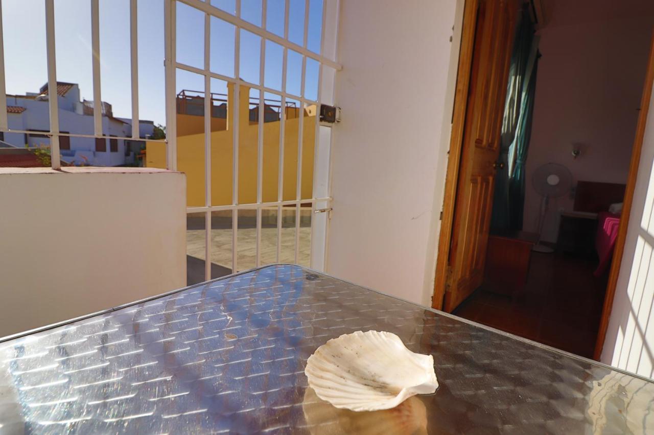 Residencial Che Guevara Bed & Breakfast Mindelo Ngoại thất bức ảnh