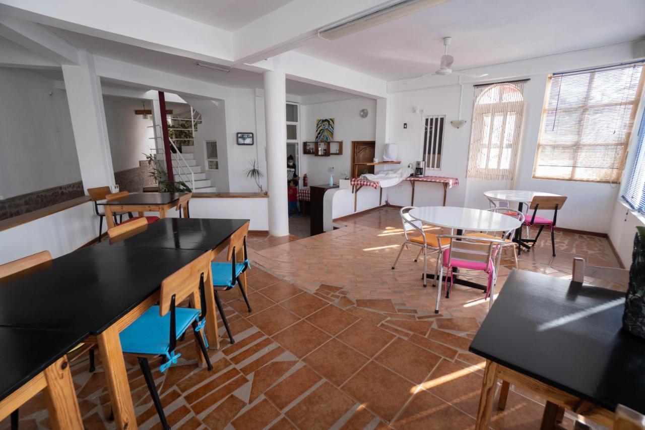 Residencial Che Guevara Bed & Breakfast Mindelo Ngoại thất bức ảnh