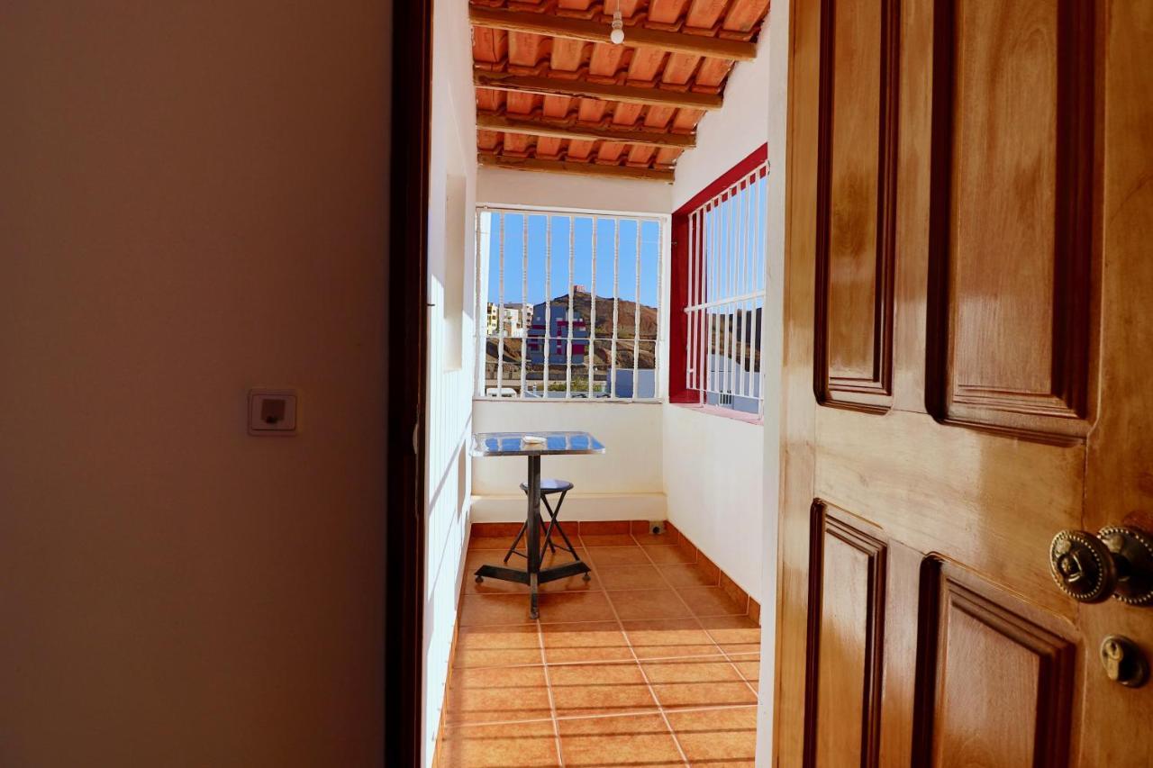 Residencial Che Guevara Bed & Breakfast Mindelo Ngoại thất bức ảnh
