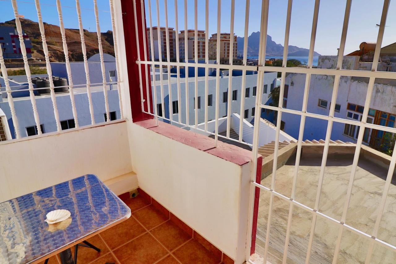 Residencial Che Guevara Bed & Breakfast Mindelo Ngoại thất bức ảnh