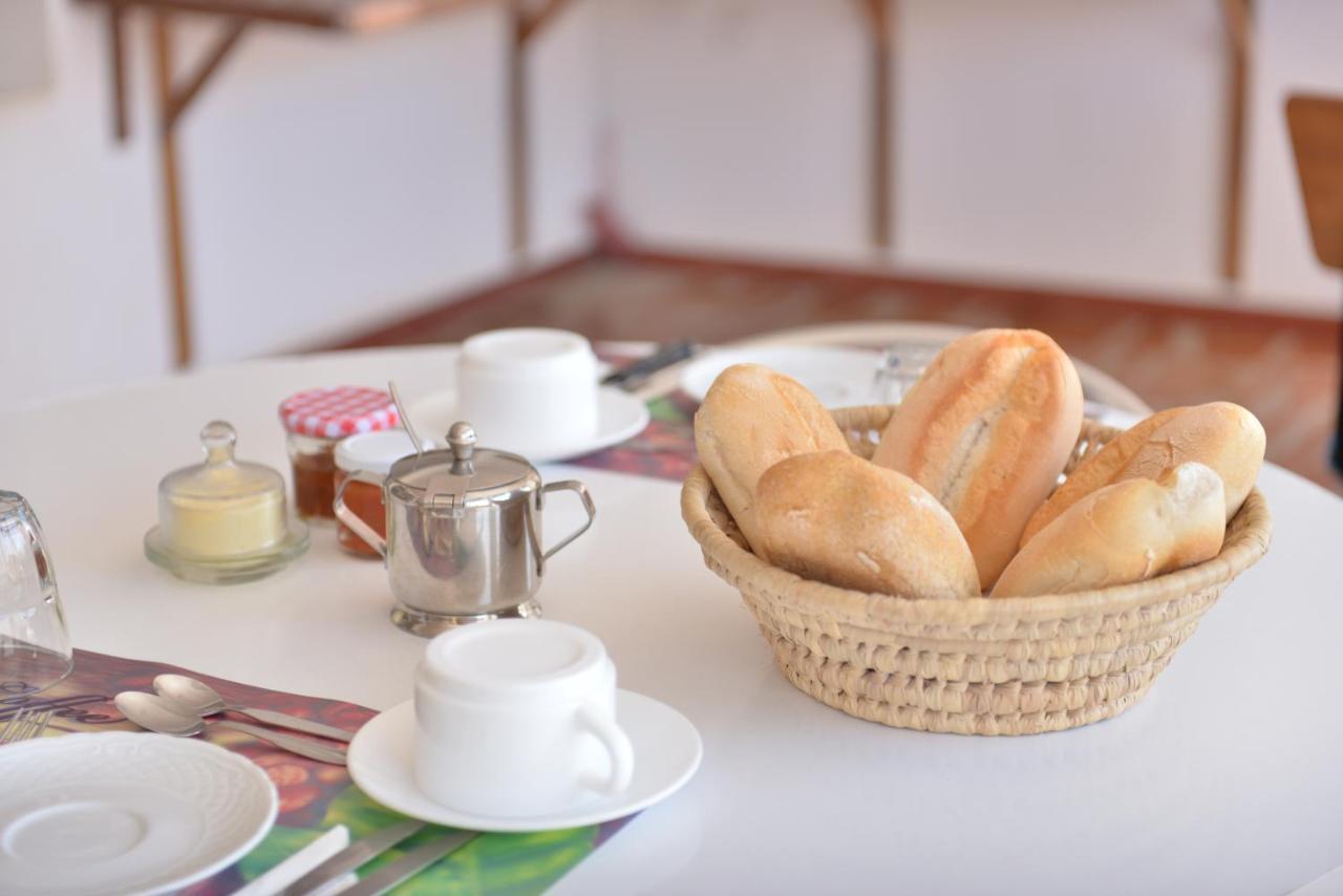 Residencial Che Guevara Bed & Breakfast Mindelo Ngoại thất bức ảnh