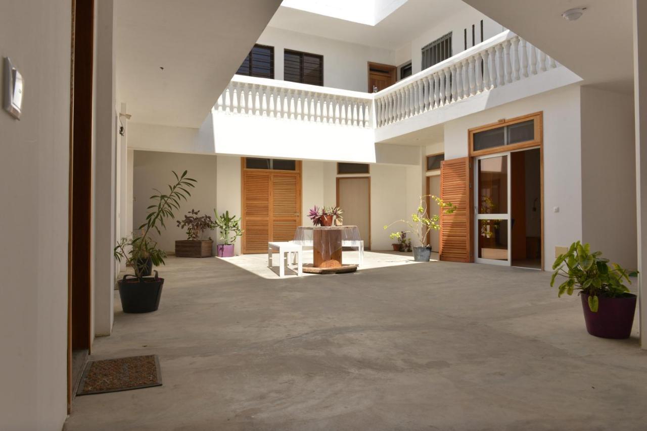 Residencial Che Guevara Bed & Breakfast Mindelo Ngoại thất bức ảnh
