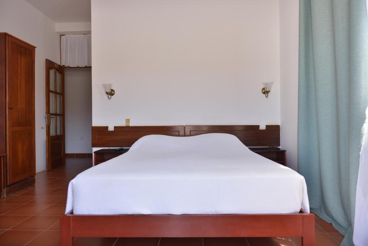 Residencial Che Guevara Bed & Breakfast Mindelo Ngoại thất bức ảnh
