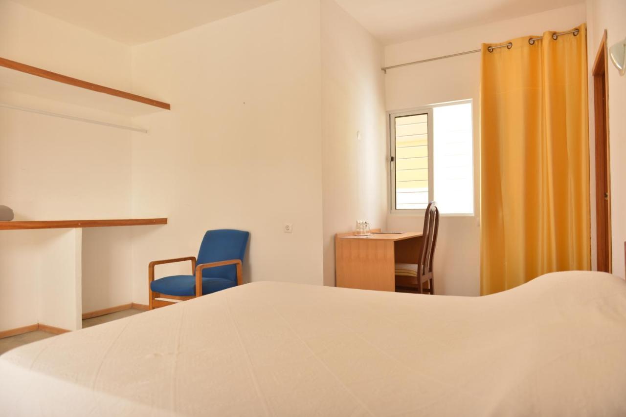 Residencial Che Guevara Bed & Breakfast Mindelo Ngoại thất bức ảnh