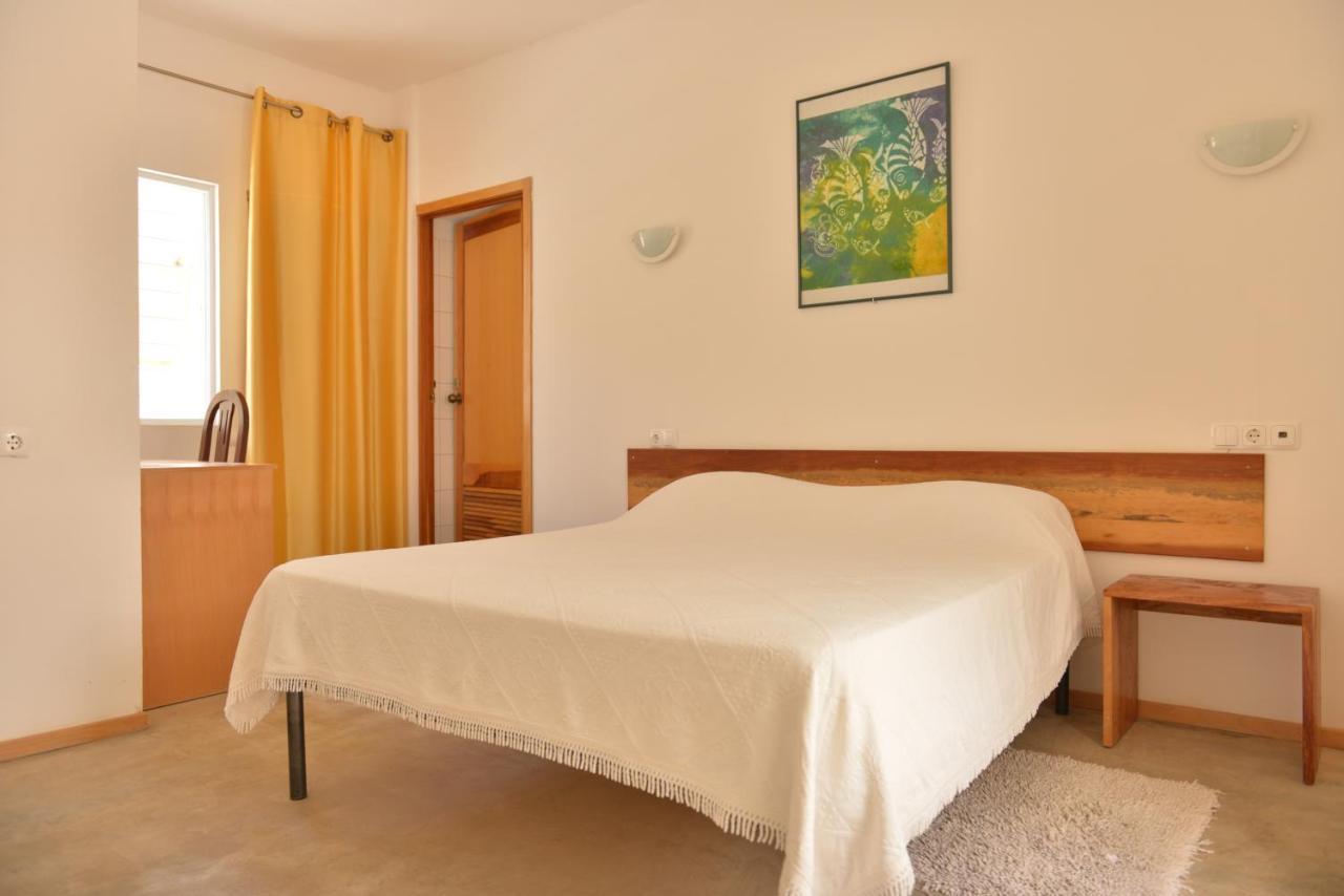 Residencial Che Guevara Bed & Breakfast Mindelo Ngoại thất bức ảnh