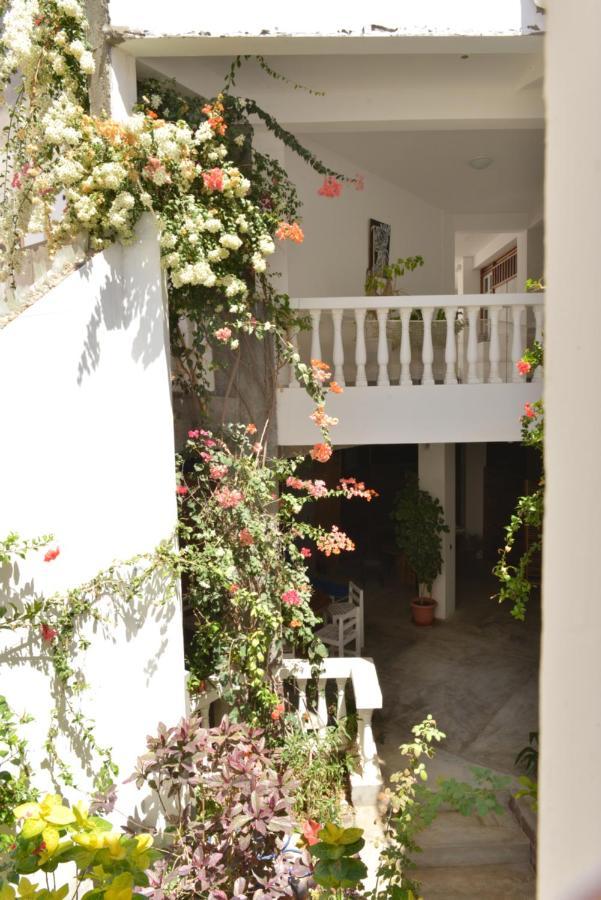 Residencial Che Guevara Bed & Breakfast Mindelo Ngoại thất bức ảnh