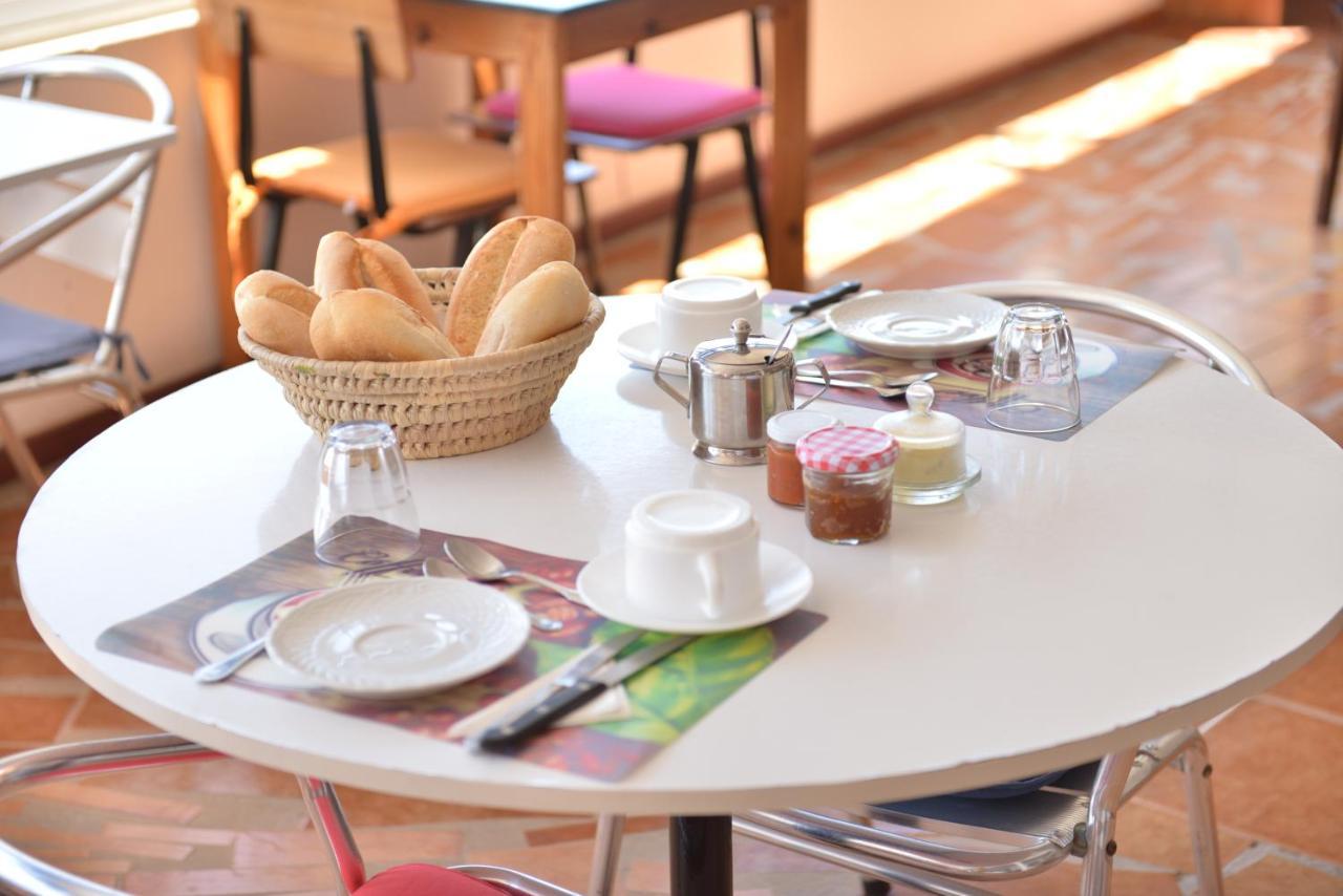 Residencial Che Guevara Bed & Breakfast Mindelo Ngoại thất bức ảnh