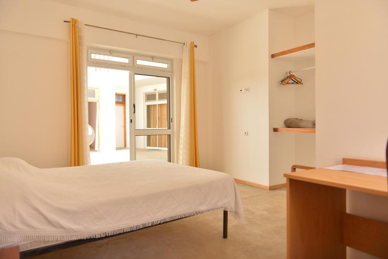 Residencial Che Guevara Bed & Breakfast Mindelo Ngoại thất bức ảnh