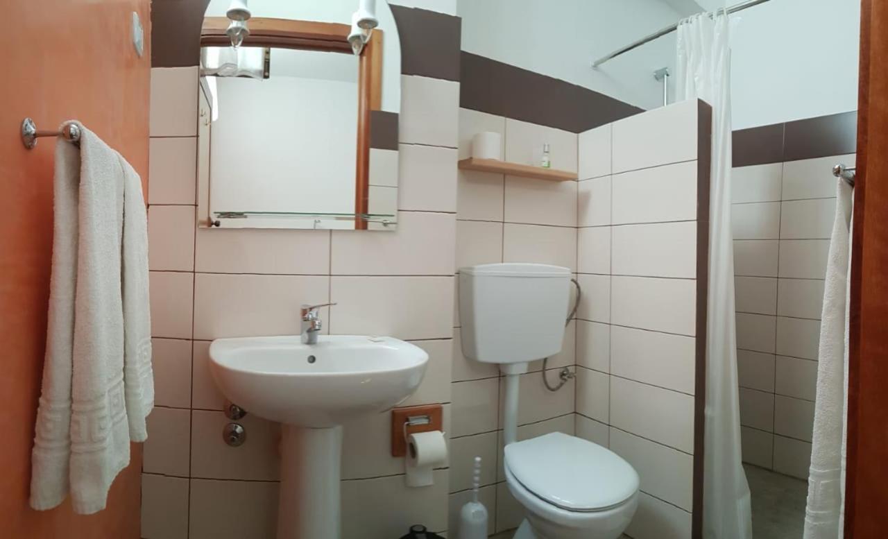 Residencial Che Guevara Bed & Breakfast Mindelo Ngoại thất bức ảnh