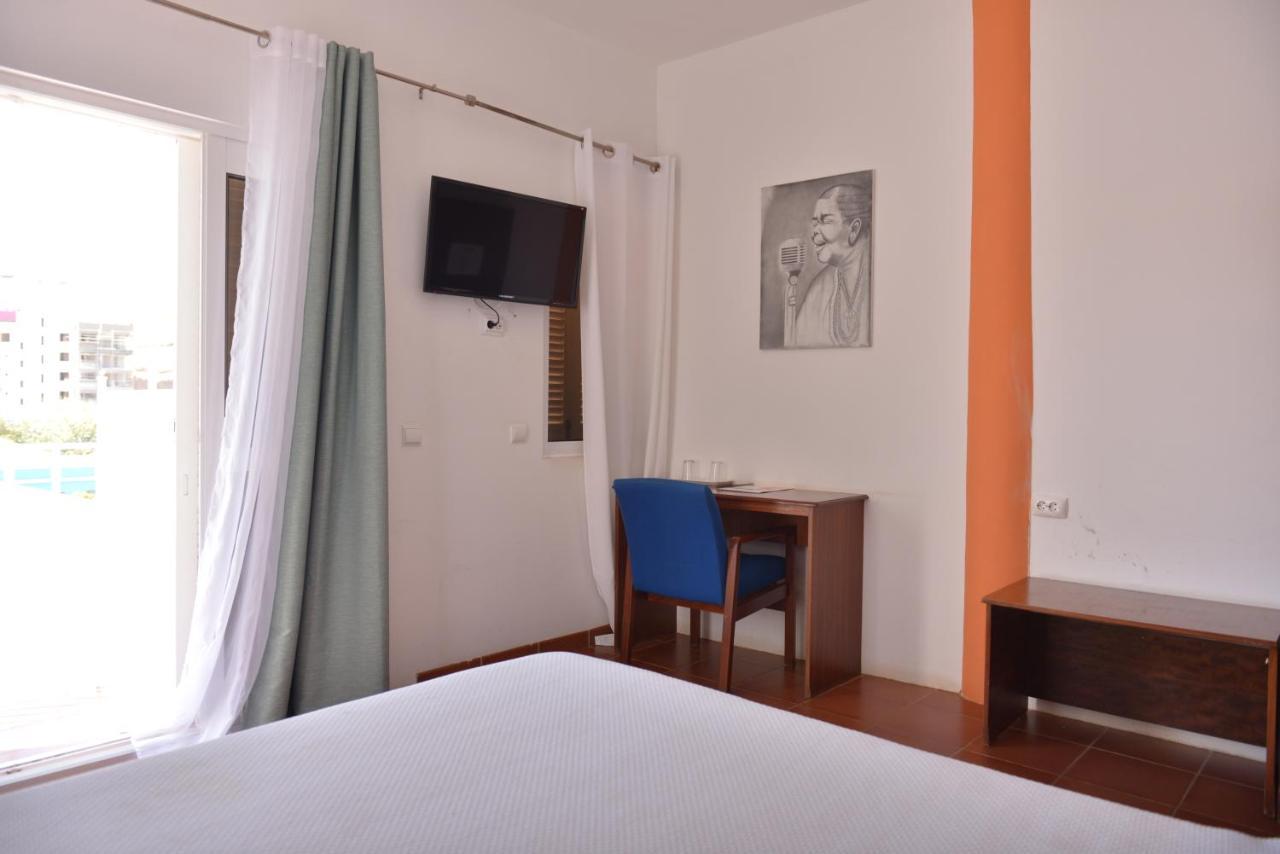 Residencial Che Guevara Bed & Breakfast Mindelo Ngoại thất bức ảnh