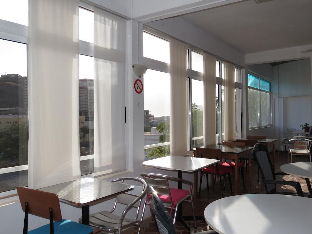 Residencial Che Guevara Bed & Breakfast Mindelo Ngoại thất bức ảnh