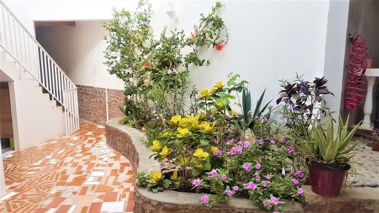 Residencial Che Guevara Bed & Breakfast Mindelo Ngoại thất bức ảnh
