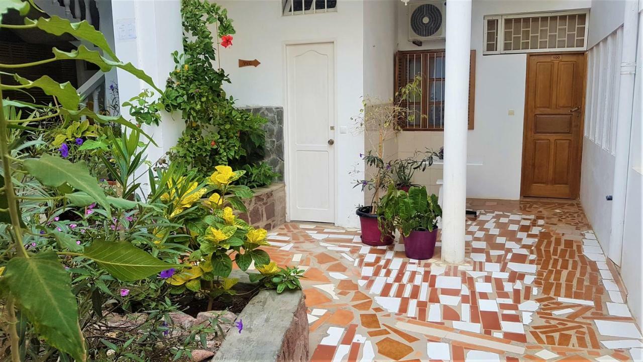 Residencial Che Guevara Bed & Breakfast Mindelo Ngoại thất bức ảnh