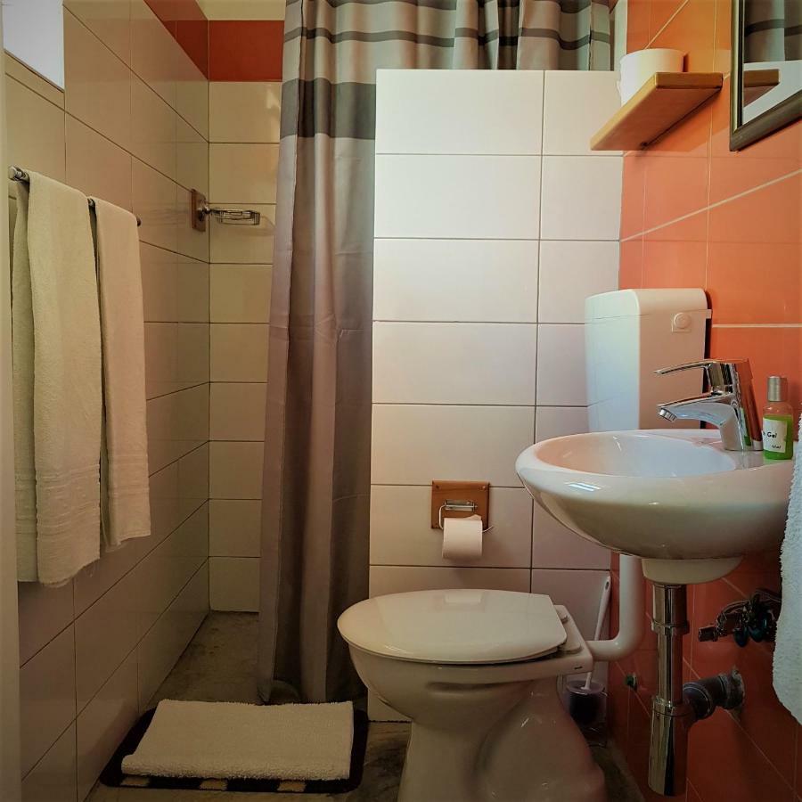 Residencial Che Guevara Bed & Breakfast Mindelo Ngoại thất bức ảnh