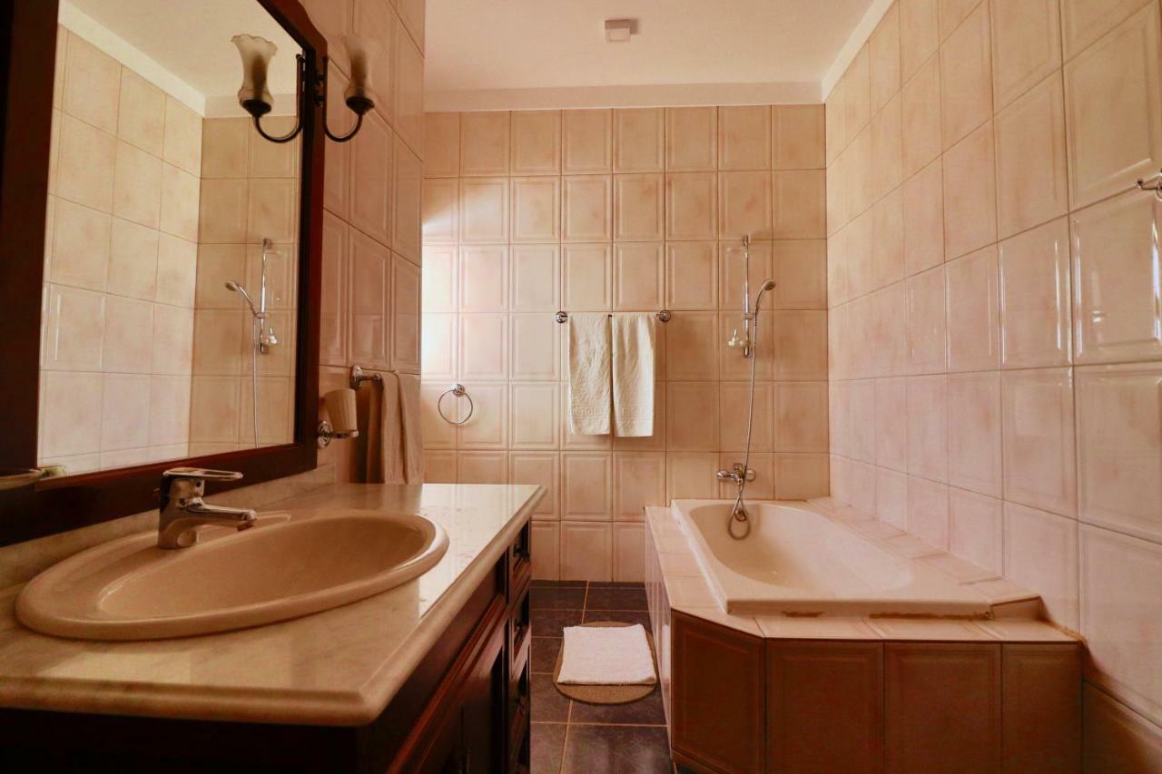 Residencial Che Guevara Bed & Breakfast Mindelo Ngoại thất bức ảnh