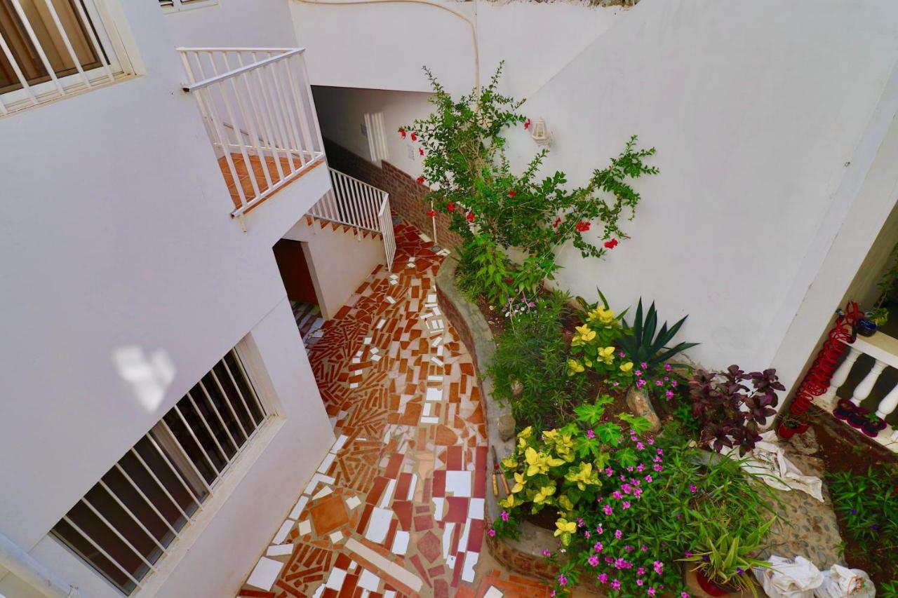 Residencial Che Guevara Bed & Breakfast Mindelo Ngoại thất bức ảnh