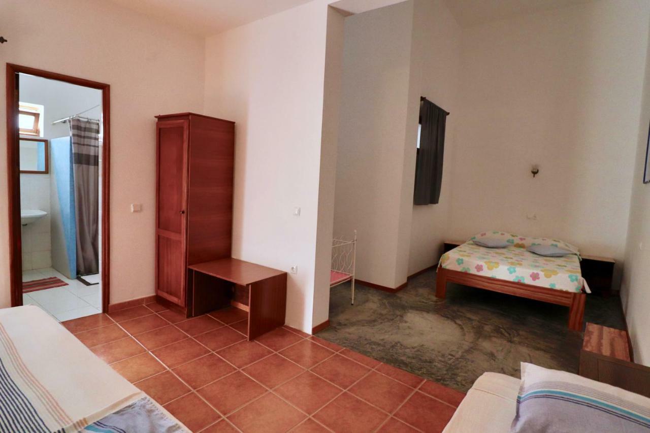 Residencial Che Guevara Bed & Breakfast Mindelo Ngoại thất bức ảnh